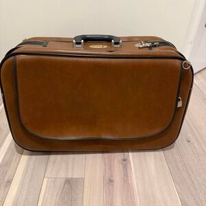 Vtg"Spacemate" suitcase manufactured by Atlantic Products Corporation